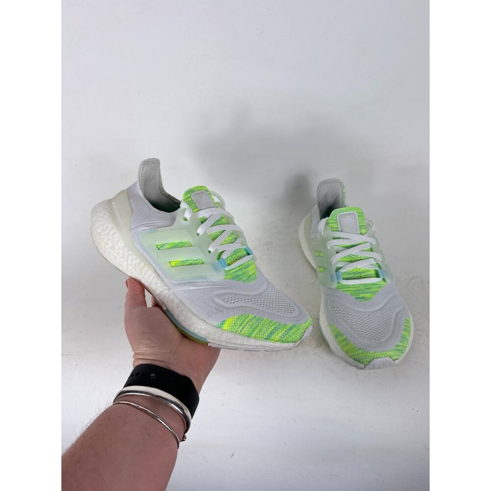 Adidas Ultraboost 22 Running Shoes Women's 7 White Bliss Blue Athletic Sneakers
